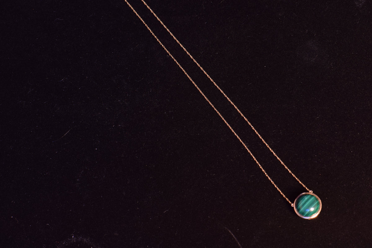 18k Malachite and White Agate Necklace, 18 1/4in