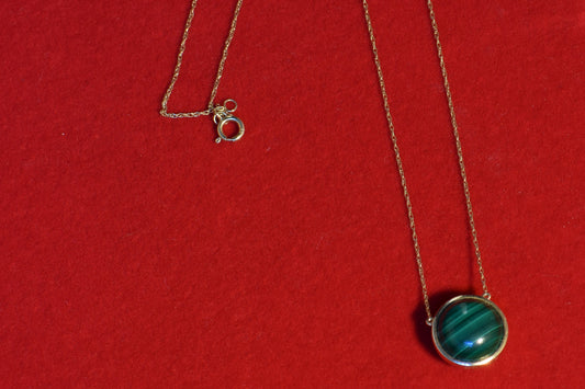 18k Malachite and White Agate Necklace, 18 1/4in