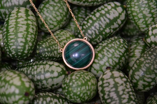 18k Malachite and White Agate Necklace, 18 1/4in