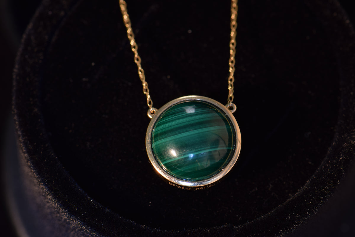 18k Malachite and White Agate Necklace, 18 1/4in