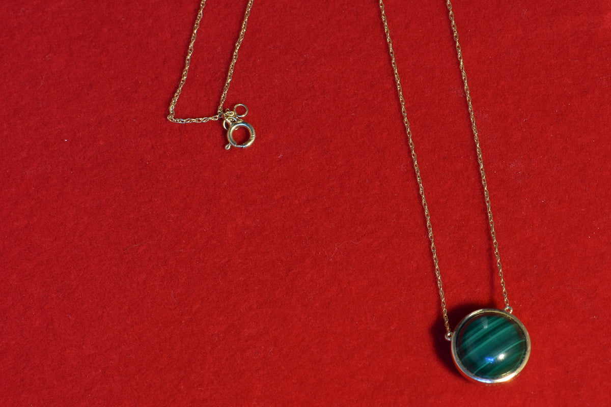 18k Malachite and White Agate Necklace, 18 1/4in